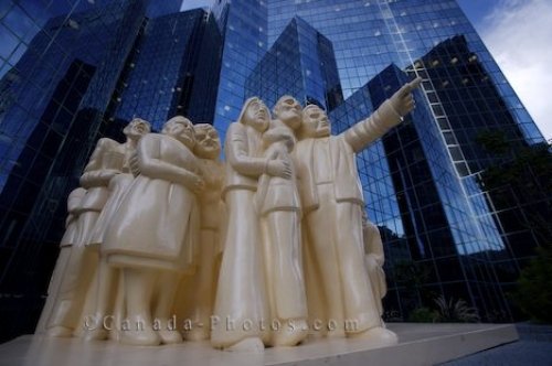 Photo: Illuminated Crowd Statue Downtown Montreal