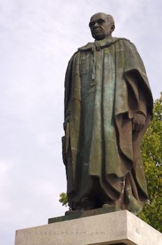 Photo: Lord Beaverbrook Statue New Brunswick