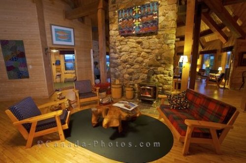 Photo: Lounging Area Rifflin Hitch Lodge Labrador
