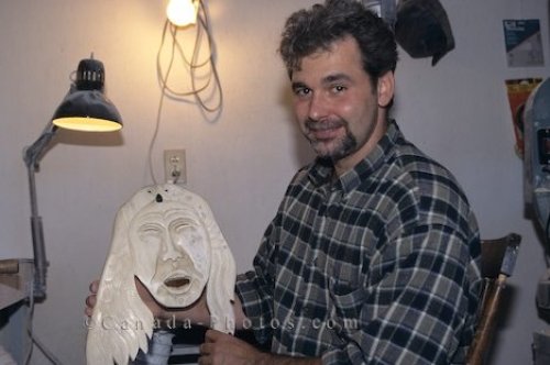 Photo: People Artists Carving
