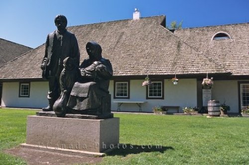 Photo: Ukrainian Culture Statues Heritage Village