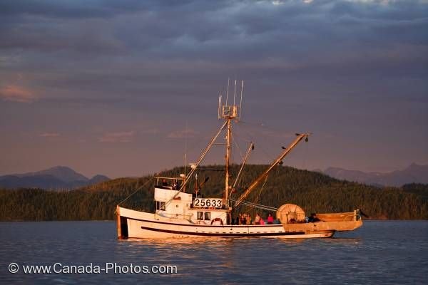 Fishing Boat Sunset Vancouver Island - Photo & Travel Idea Canada