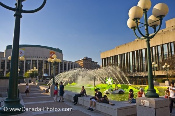 Photo: Golf Water Fountain Place Des Arts Montreal
