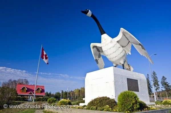 Photo: Information Centre Canada Goose Statue Picture Wawa Ontario